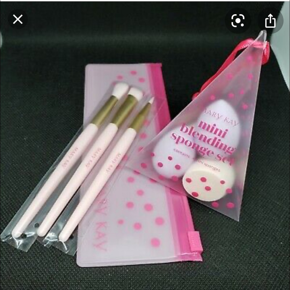 MK Limited Edition Mini Essential Brush Set - Picture 3 of 9